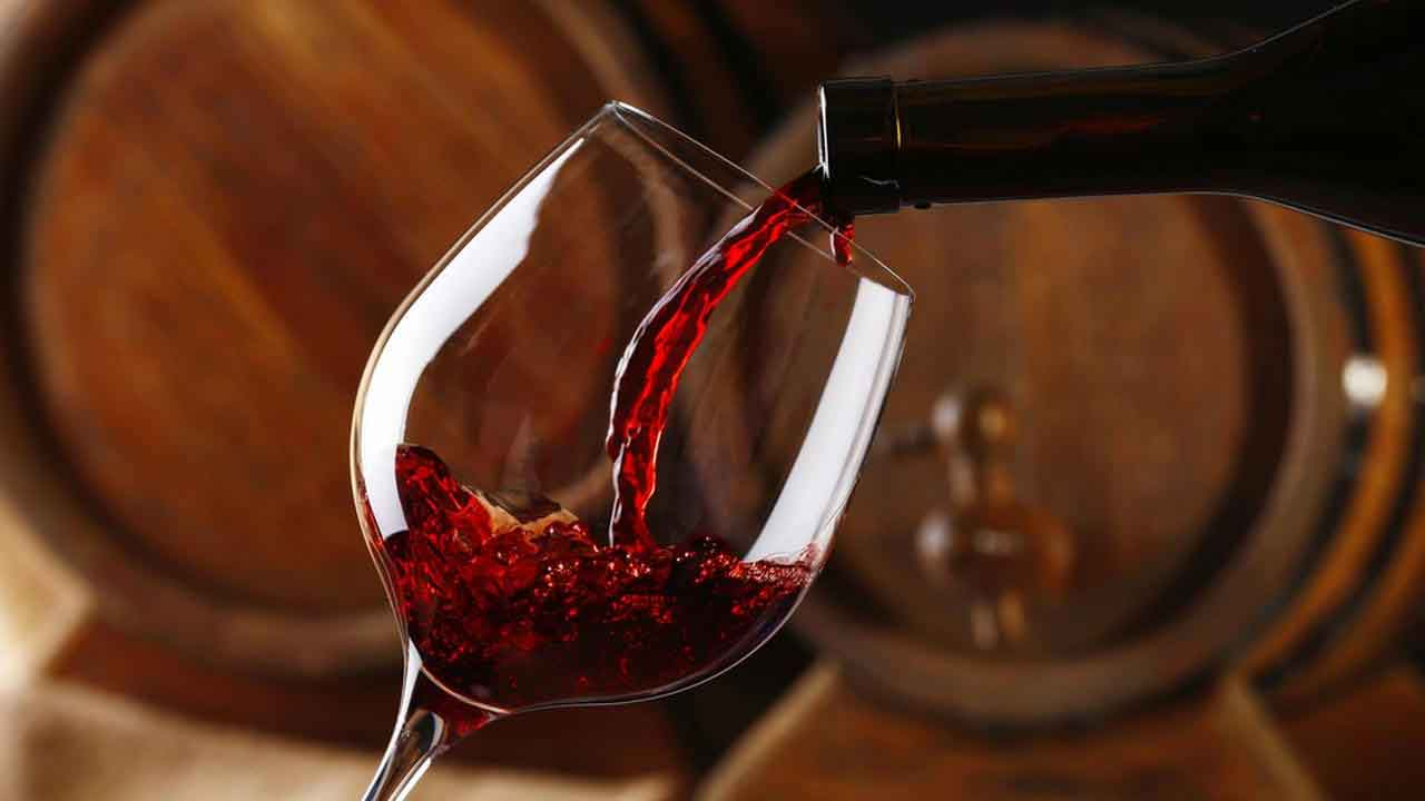O que é um sommelier de vinhos e o que eles fazem?